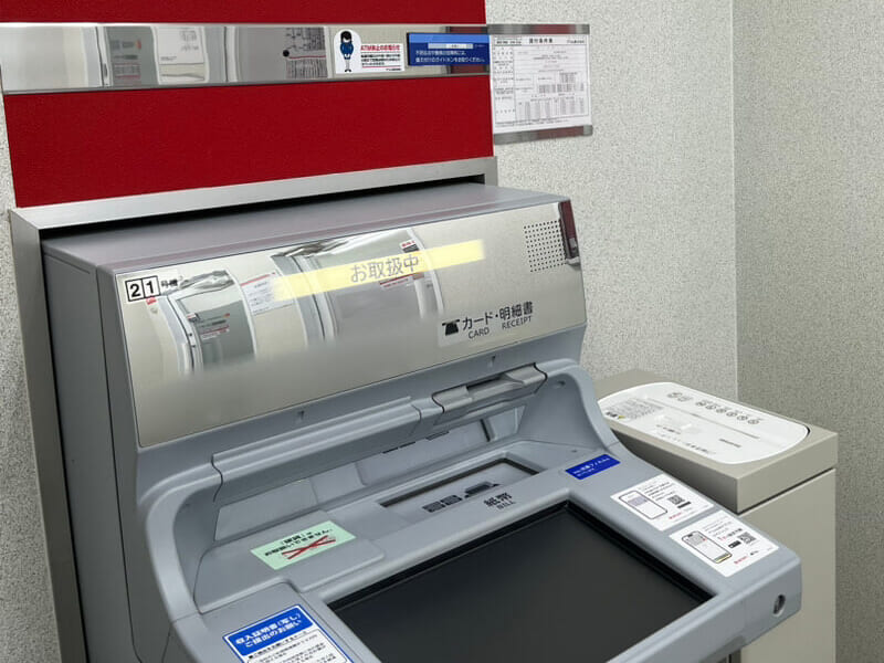 アコムの店内とATM